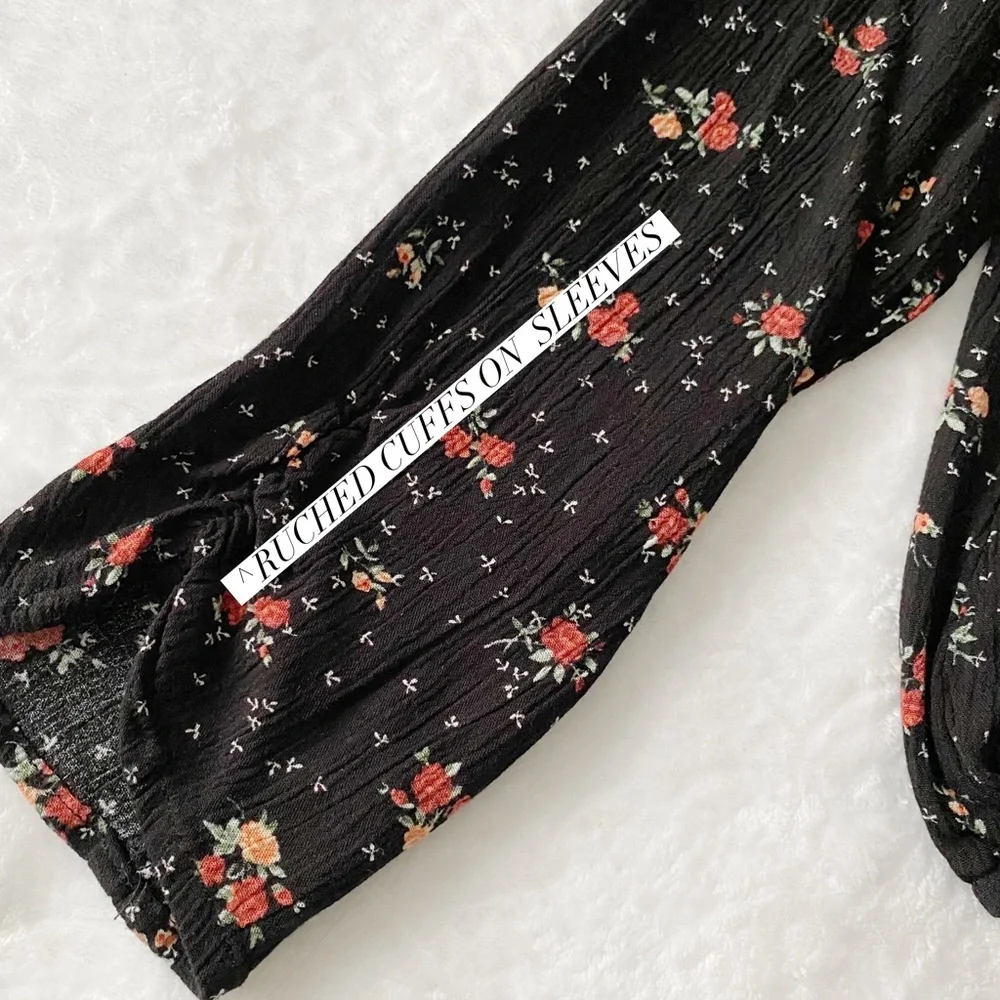 Floral Button Down Cropped Top - Picture 4 of 10